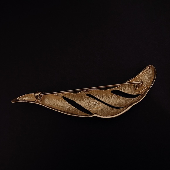 Vintage Authentic Christian Dior Gold Tone Brooch - Picture 2 of 3